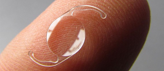 Comparação ilustrativa entre lentes intraoculares